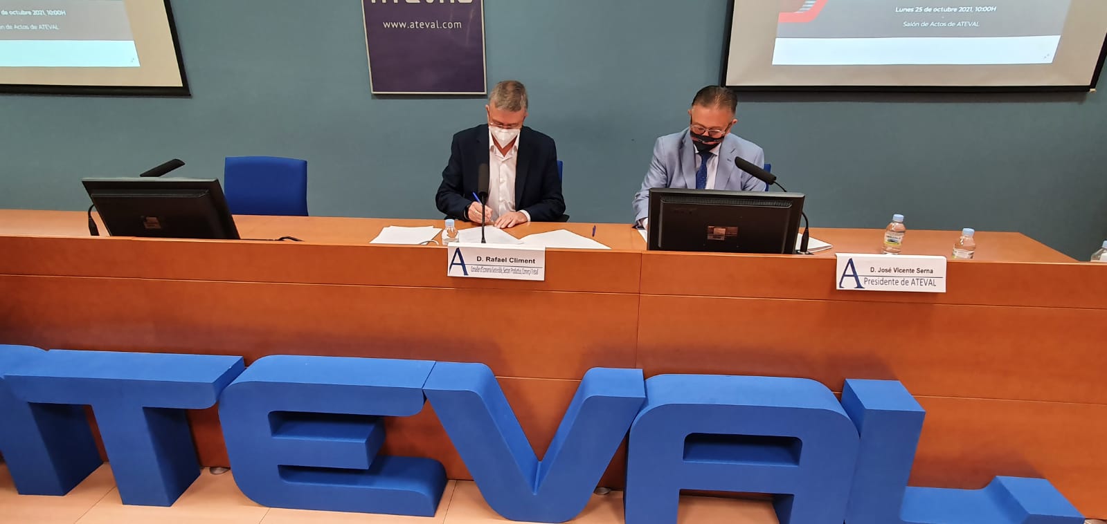 211025 ECO foto convenio MASDE textil